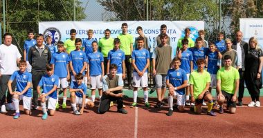 Academia Hagi a oferit cadouri elevilor cu cerinţe educative speciale