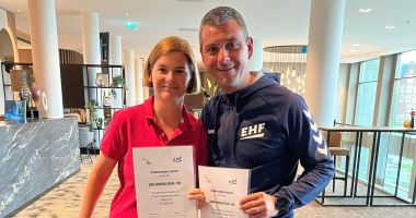 Stire din Sport : Handbal pe plajă / Georgiana Doană și Bogdan Ștark, delegați la finalele Turneului Camelot Beach