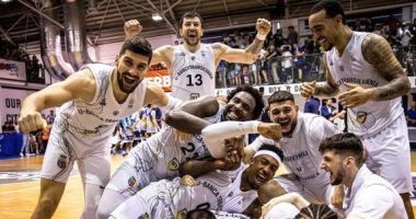 Stire din Sport : Baschet / Al patrulea titlu de campioană a României pentru U-BT Cluj-Napoca