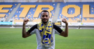 Stire din Sport : Fotbal / Bursa transferurilor. Jucători din străinătate pentru Petrolul, FC Botoşani şi CFR Cluj