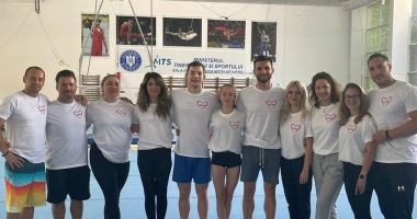 Stire din Sport : Gimnastică / Bulgarul Nikolai Ivanov îi perfecţionează pe antrenorii români în gimnastica acrobatică
