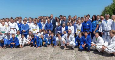 Stire din Sport : 164 de sportivi și antrenori ai loturilor naționale de judo de copii și tineret din Ucraina se vor pregăti la Eforie Sud