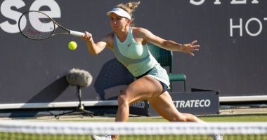 Stire din Sport : Tenis / Simona Halep, calificată în semifinalele turneului de la Bad Homburg, după o victorie-fulger