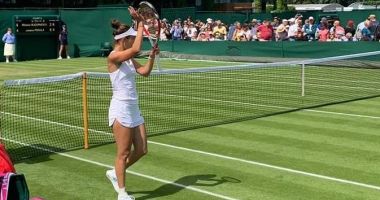 Stire din Sport : Tenis / Mihaela Buzărnescu a "executat"-o pe Nastasja Schunk şi a acces în turul al doilea la Wimbledon