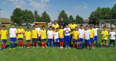 Stire din Sport : Caravana mini-rugby-ului a poposit în comuna Valu lui Traian