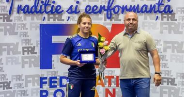 Stire din Sport : Lupte / Plachetă In Memoriam Lucio Caneva, oferită de federaţia română