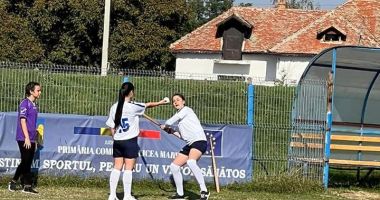 Stire din Sport : Doar victorii la zero, în Cupa Satelor la oină-feminin
