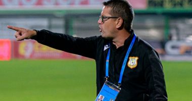Stire din Sport : Fotbal / Flavius Stoican, demis de conducerea clubului CS Mioveni. Marius Stoica, noul antrenor al echipei