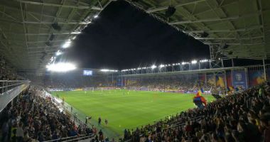 Stire din Sport : Fotbal / Amendă de 30.000 de euro pentru FRF, după incidentele de la meciul cu Bosnia