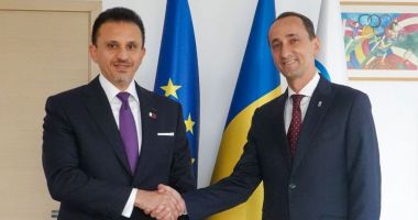 Stire din Sport : Olimpism / Întâlnire diplomatică la Casa Olimpică! Ambasadorul Statului Qatar, discuţii cu preşedintele Mihai Covaliu