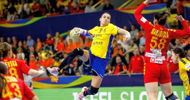 Stire din Sport : Handbal / Naţionala feminină a României, calificată în grupele principale ale Campionatelor Europene