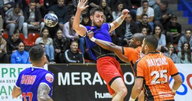 Stire din Sport : Handbal, Liga Naţională / Steaua câştigă la Baia Mare şi păstrează Constanţa pe locul doi în clasament