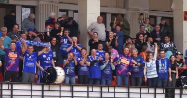 Stire din Sport : „Atmosfera din Sala Sporturilor e ca în vremurile bune, atunci când HCM reuşea succese istorice”