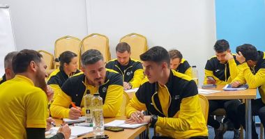 Stire din Sport : Fotbal / 26 de antrenori au încheiat o nouă sesiune pentru obținerea licenței UEFA B