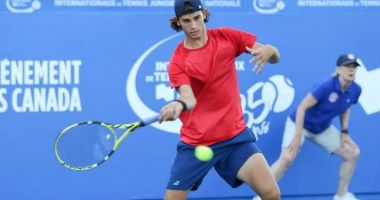Stire din Sport : Tenis / Alexandru Coman, Maria Ciubotaru și Cara Maria Meșter, primele victorii la un turneu de Grand Slam
