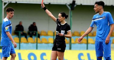 Stire din Sport : Fotbal feminin / Iuliana Demetrescu și Mihaela Țepușă, în pregătire la Doha pentru Cupa Mondială