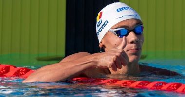 Stire din Sport : Nataţie / David Popovici, candidat la titlul de cel mai bun înotător european al anului 2022