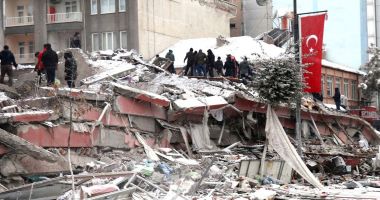 Decizie / Competiﾅ｣iile sportive din Turcia, suspendate ﾃｮn urma cutremurului devastator