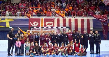 Stire din Sport : Handbal / CS Rapid s-a impus în ultima partidă din grupele Ligii Campionilor şi o va întâlni pe Krim Ljubljana în play-off