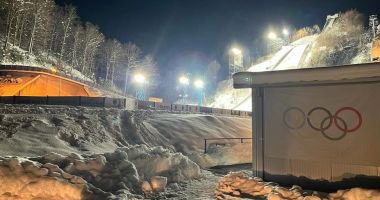 Stire din Sport : Sporturi de iarnă / Cupa Mondială de sărituri cu schiurile, pentru prima oară pe nocturnă, la Râşnov