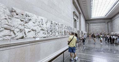 Stire din Actualitate : Parlamentul grec a adoptat o lege care facilitează împrumutul de antichităţi în străinătate
