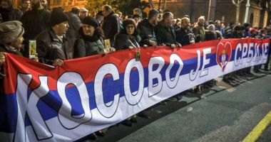 Stire din Actualitate : Naţionaliştii sârbi promit revolte dacă autorităţile încearcă să îmbunătăţească relaţiile cu Kosovo