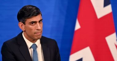 Stire din Actualitate : Premierul britanic anunţă investiţii de cinci miliarde de lire în apărare