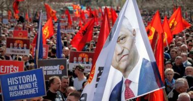 Stire din Actualitate : A început procesul în care fostul preşedinte kosovar Hashim Thaçi este judecat pentru crime de război