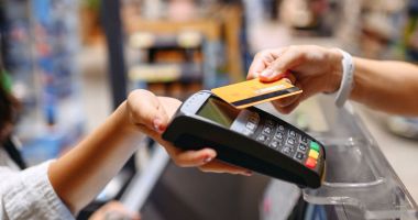 Stire din Economie : Plata cu cardul contribuie la reducerea evaziunii şi a fraudei fiscale