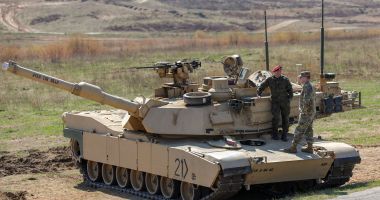 Stire din Actualitate : Polonia îşi propune să înfiinţeze un centru de service pentru tancurile Abrams din Europa