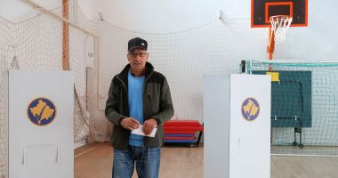 Stire din Actualitate : Sârbii din Kosovo au boicotat alegerile municipale din nord organizate de Pristina