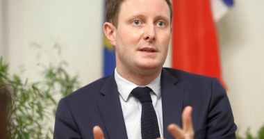 Stire din Actualitate : Franţa promite Ucrainei nave, autobuze şi şine pentru căile ferate