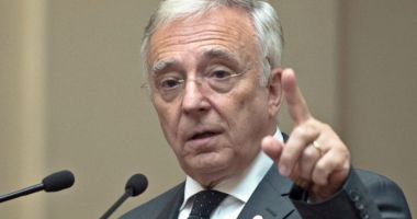 Stire din Economie : Guvernatorul BNR Mugur Isărescu, prezent la evenimentul „Navigând printre crize suprapuse”