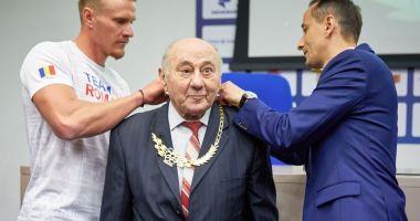 Stire din Sport : Fostul mare canoist Leon Rotman a primit Colanul de Aur din partea COSR