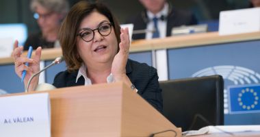 Stire din Economie : Comisarul european pentru transporturi, Adina Vălean, vizită oficială în portul Constanţa
