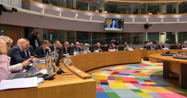 Stire din Actualitate : Comisia Europeană vrea ca ONG-urile şi companiile de media să dezvăluie finanţările non-UE