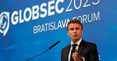 Emmanuel Macron cere NATO garanţii de securitate pentru Ucraina