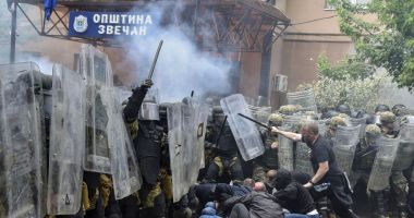 Stire din Actualitate : Tensiuni în nordul Kosovo. UE ameninţă Pristina cu „consecinţe politice”