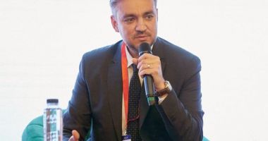 Stire din Economie : George Niculescu: "România trebuie să depindă cât mai puţin de importuri de gaze naturale din Federaţia Rusă"