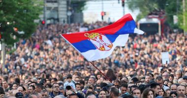 Noi manifestaţii uriaşe împotriva guvernului, la Belgrad
