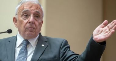 Stire din Economie : Mugur Isărescu (BNR): „Un deceniu catastrofal pentru stocul de aur, după cel de-Al Doilea Război Mondial”