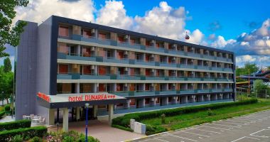 Stire din Economie : Hotelul Dunărea din staţiunea Mamaia, scos la vânzare pentru 7 milioane de euro