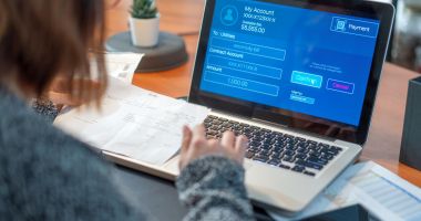 Stire din Economie : Facturarea electronică, obligatorie pentru toate tranzacţiile între firme, de la 1 ianuarie 2024