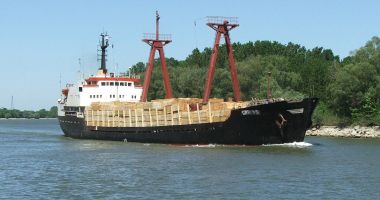 Stire din Economie : Schimburi comerciale / România a autorizat intrarea a 30 de nave din porturile ucrainene de la Dunăre