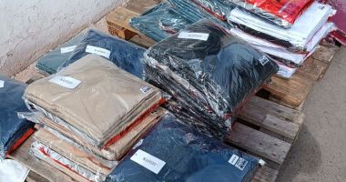 Stire din Eveniment : Constanţa / Articole îmbrăcăminte în valoare de aproximativ 40.000 lei, descoperite de inspectorii vamali
