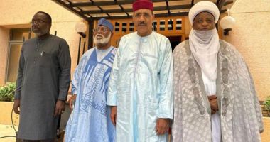 Stire din Actualitate : Delegaţia vest-africană, întrevedere cu preşedintele destituit al Nigerului, Mohamed Bazoum