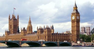 Stire din Actualitate : Londra amână introducerea controalelor frontaliere integrale asupra importurilor de bunuri din UE