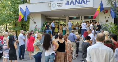 Stire din Economie : Sindicaliştii din Finanţe au declanşat conflictul de muncă. Următorul pas - greva generală!