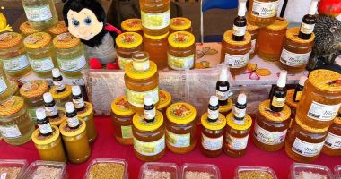 Stire din Economie : Mediu, sănătate, alimentaţie echilibrată! Târgul Naţional al Mierii a debutat pe platforma apicolă Băneasa