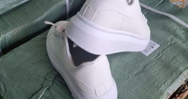 Stire din Eveniment : Constanța Sud: Încălțăminte sport în valoare de aproximativ 1.800.000 lei, descoperită de inspectorii vamali